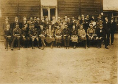 30. 9. 1923 Setkn Rady dvrnk LLM (Valn hromada) na Petrskm nbe ped Skautskm domovem v Praze